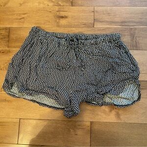 Brandy Melville Floral Pattern Sleep Comfy Shorts in Black / White • ONE SIZE 🌻